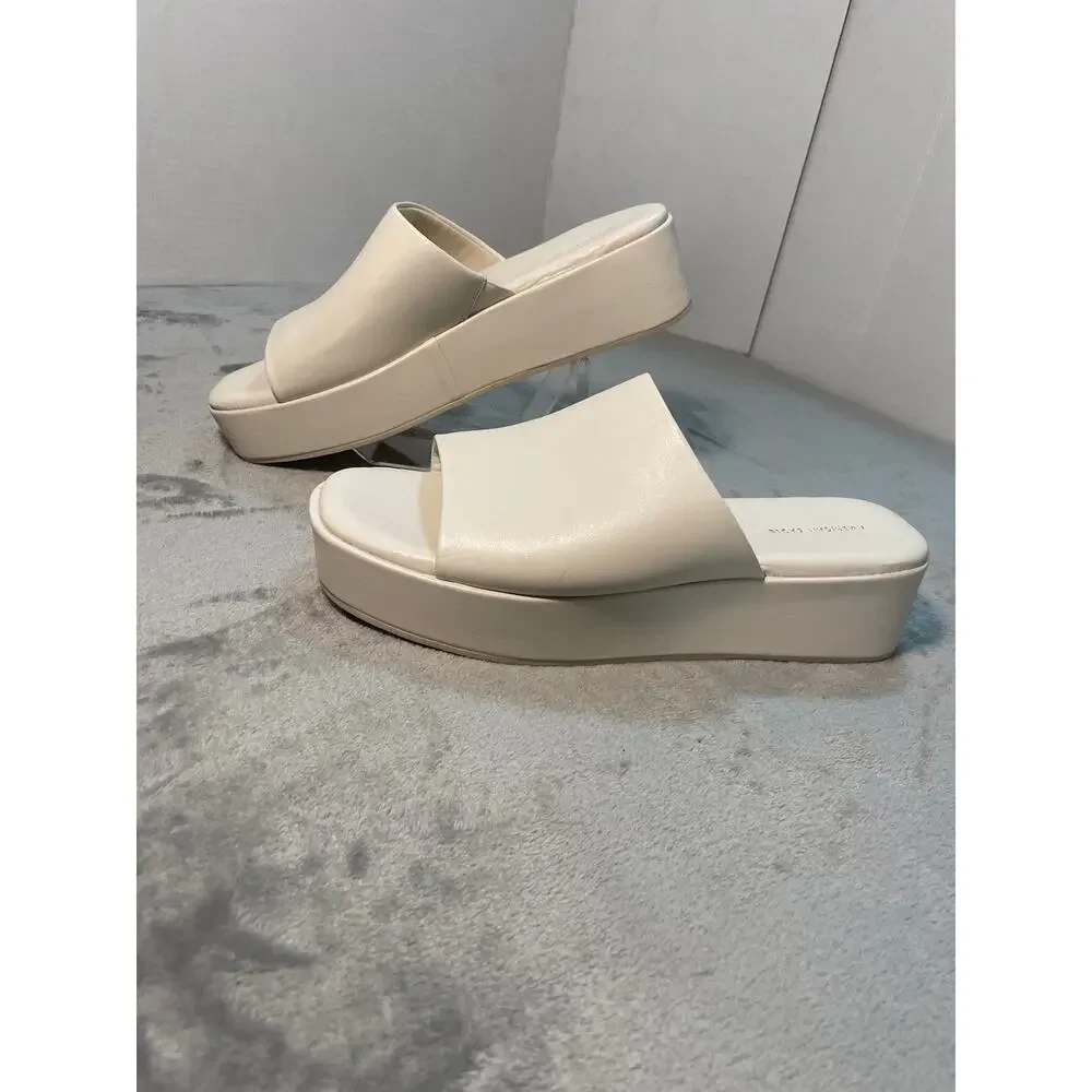 American Eagle Cream Slides Size 9 - New without Tags